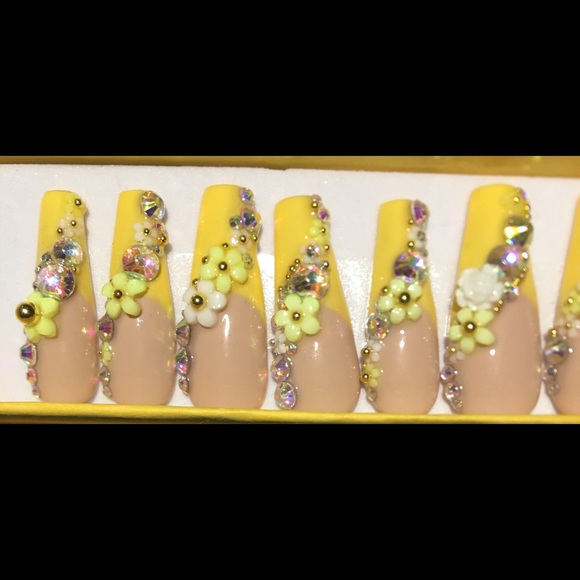 Ballerina Coffin Press On Nails (Pretty Petals) in a yellow & nude French tip💛 - Picture 4 of 6